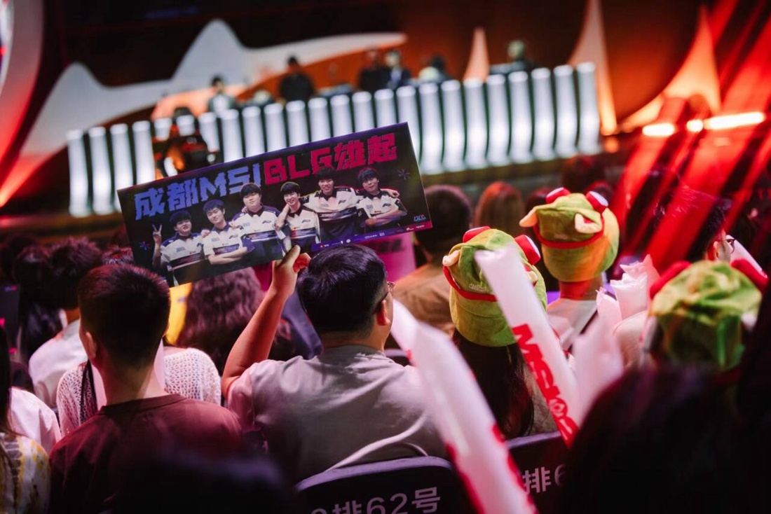 豪取5杀2局0阵亡！Light完美表现兜底，两局合砍18-0-13完美数据