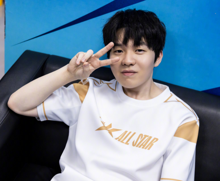 BLG群访 Tabe：对于季后赛的期待是，决赛跟JDG再交手一次